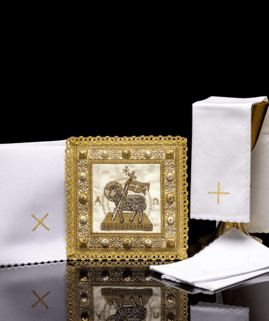 Elegance and Humility: Stoles for Maundy Thursday and Good Friday